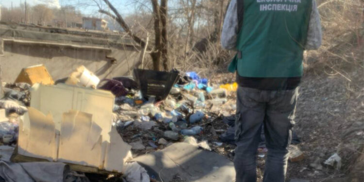 Сміття біля залізниці – у Запоріжжі виявили несанкціоновані звалища, фото  | Новости Запорожья