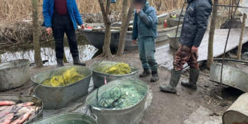 Судно та 10 сіток: на Полтавщині виявили браконьєрів