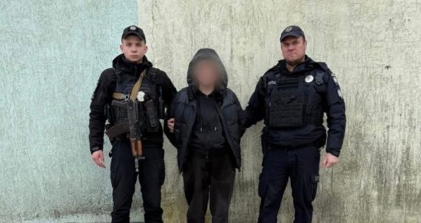 Теракт у Львові: поліція показала відео, на якому підозрювана встановлює вибухівку у сміттєві баки