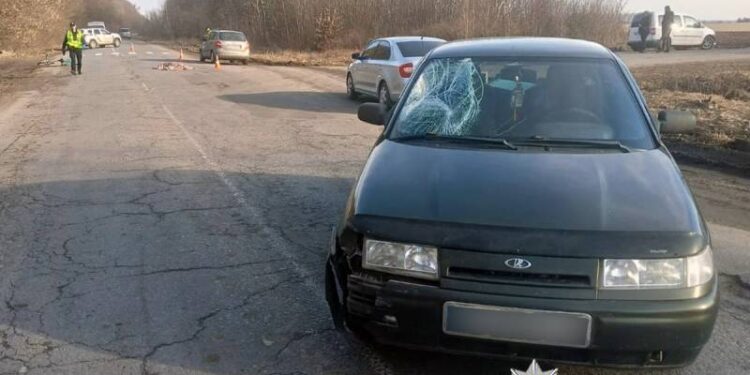 Трагедія на Шепетівщині: 52-річну велосипедистку насмерть збив автомобіль —Хмельнитчина