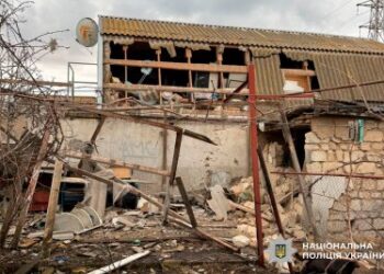 Троє поранених та пошкоджений будинок – у Миколаєві поліцейські документують воєнний злочин рф » Миколаївський Оглядач