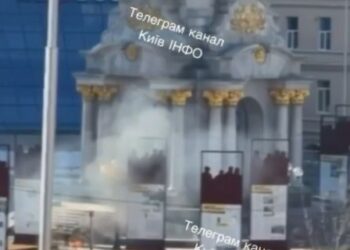 У центрі Києва впали уламки БпЛА: постраждалих немає