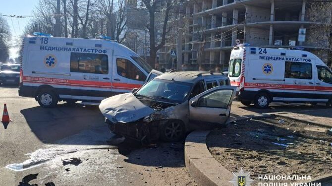 У Черкасах зіштовхнулись Ford Mustang і Renault Logan, загинув 49-річний чоловік — Новини Черкащіни