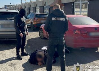 У Києві ділок “продав” військовому втечу за кордон