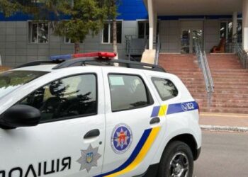 У Києві працівники мийки вкрали в жінки всі гроші, які вона спустила в укриття