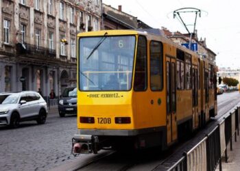 У Львові чоловік втратив ноги в ДТП із трамваєм: вирок водійці