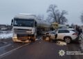 У Мошнах легковик виїхав на зустрічну смугу та врізався у вантажівку