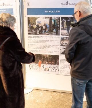 У німецькому Зіндельфінгені відкрили фотовиставку про життя українських громад під час війни » Миколаївський Оглядач