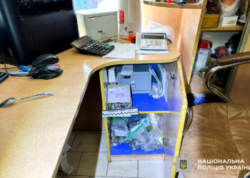 У Рівному чоловік викрав з магазину 100 тисяч гривень: його затримали