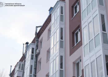 У Запоріжжі мешканці будинку на вулиці Незалежної України повертаються у відбудовані квартири – як почуваються власники | Новости Запорожья