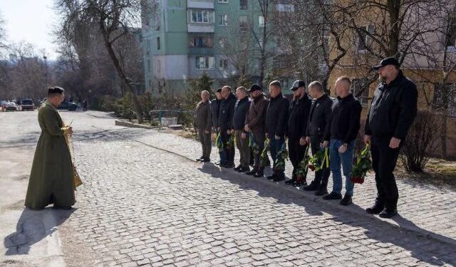У Запоріжжі вшанували Героя України Дмитра Апухтіна, який загинув під час оборони Маріуполя | Новости Запорожья