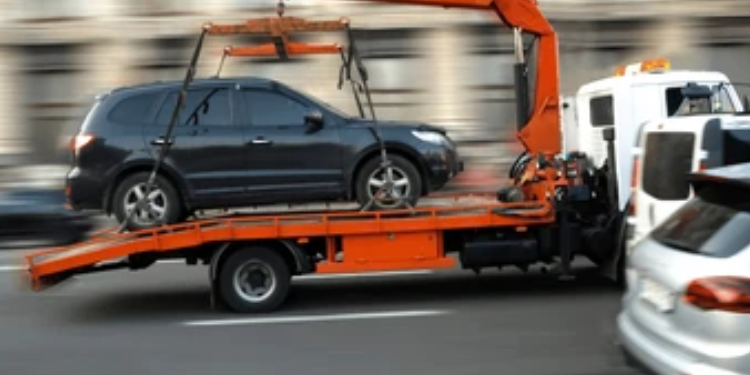 В Івано-Франківську із вулиць міста вилучили близько 20 покинутих автівок