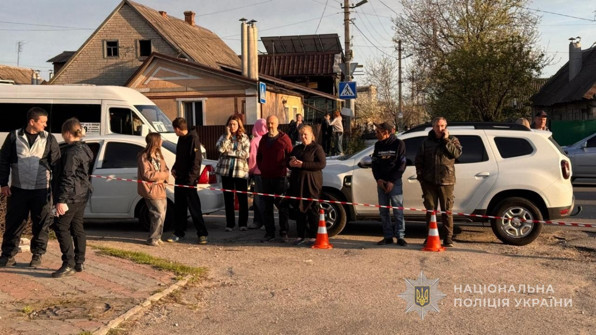 Авіабомба влучила поруч із церквою: у Запоріжжі внаслідок удару загинув чоловік, є поранені (фото, відео)