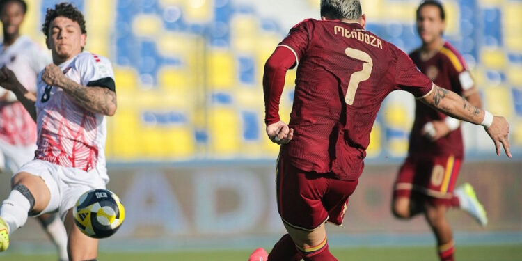 16 легіонерів з восьми клубів УПЛ їздили у збірні своїх країн у березні