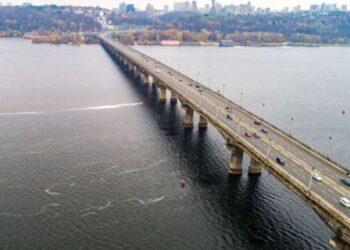 Аварія тепломережі на мосту Патона в Києві: без тепла Русанівка та Березняки