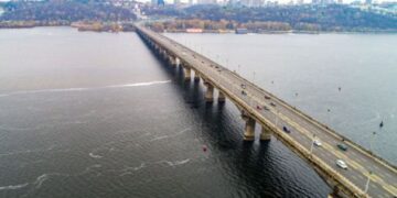 Аварія тепломережі на мосту Патона в Києві: без тепла Русанівка та Березняки