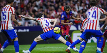 «Барселона» вырвала победу у «Атлетико» в скандальном матче 30 тура Ла Лиги