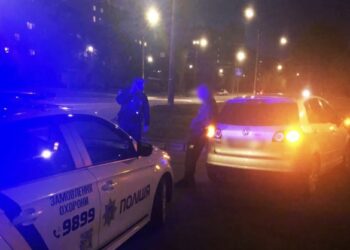 Без фар і з пошкодженим колесом: у Черкасах спіймали нетверезого водія