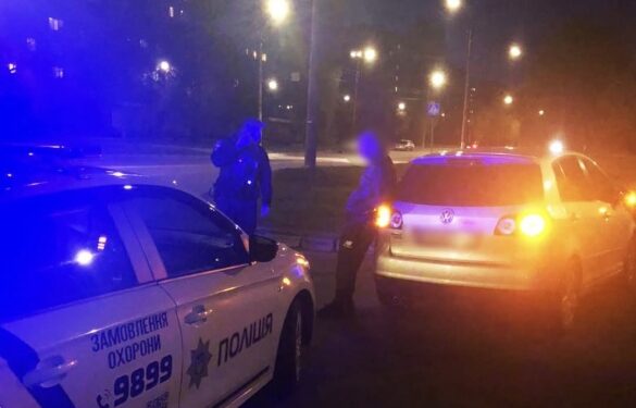 Без фар і з пошкодженим колесом: у Черкасах спіймали нетверезого водія
