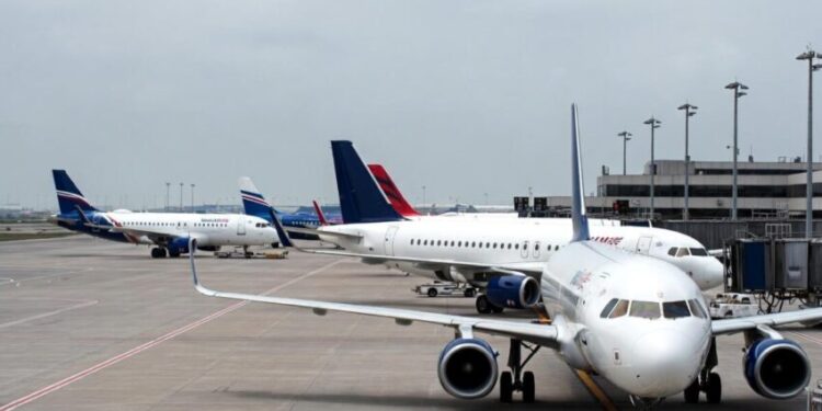 Через війну на Близькому Сході авіакомпанії масово скасовують рейси, ‒ Business Insider – Экономика