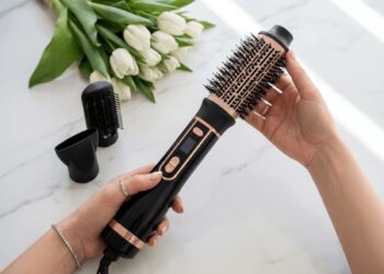 Фен-браш: як зробити укладку об’ємною та акуратною без салону
