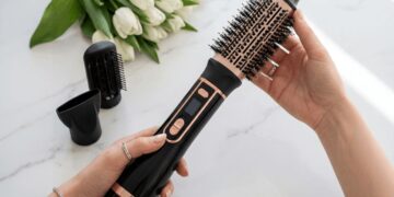 Фен-браш: як зробити укладку об’ємною та акуратною без салону