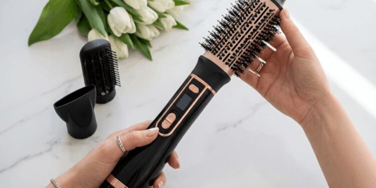 Фен-браш: як зробити укладку об’ємною та акуратною без салону