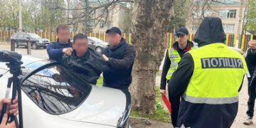 Фіктивний шлюб задля перетину держкордону: на Миколаївщині поліцейські затримали та повідомили про підозру організатору оборудки » Миколаївський Оглядач