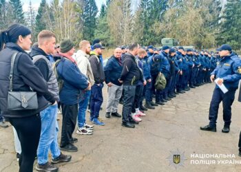 Лежав на виступі скелі: на Сарненщині розшукали 10-річного хлопчика, який впав у кар’єр