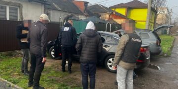 На Черкащині військового підозрюють у вимаганні 12 тисяч доларів за “списання” зі служби