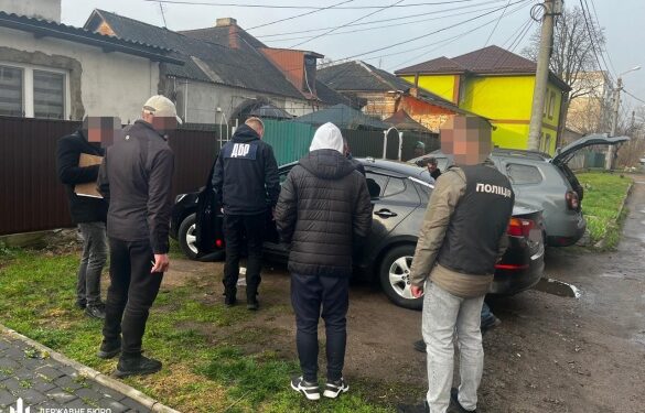 На Черкащині військового підозрюють у вимаганні 12 тисяч доларів за “списання” зі служби