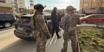 На Хмельниччині викрито трьох спільників, які видавали себе за працівників СБУ —Хмельнитчина