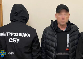 На Івано-Франківщині чоловік виготовив саморобну вибухівку та намагався підірвати правоохоронців