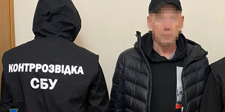 На Івано-Франківщині чоловік виготовив саморобну вибухівку та намагався підірвати правоохоронців