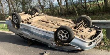 На Львівщині перекинувся легковик: є загиблий