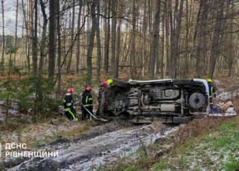 На Рівненщині сталася ДТП за участю двох авто: обійшлося без потерпілих