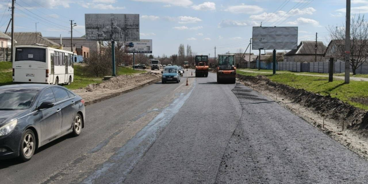 На трасі біля Кременчука оновили півтора кілометра покриття