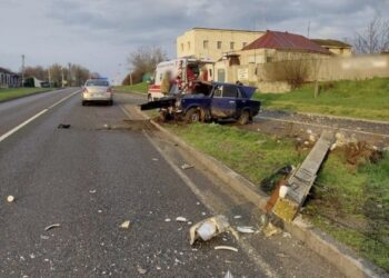 На Звенигородщині нетверезий водій врізався в електроопору: є постраждалий