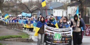 Напередодні Великодня у Смілі пройшла мирна хода на підтримку військовополонених та зниклих безвісти — Новости Черкасс