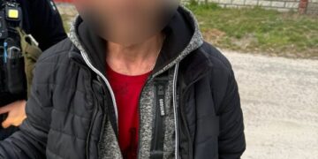 Нервував і уникав зустрічі: патрульні знайшли у перехожого пакетик із рожевою речовиною — Новости Черкасс