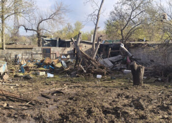 Нічний удар по Запоріжжюь 8 квітня, фото – у Космічному районі понад 400 м² засмічено уламками | Новости Запорожья