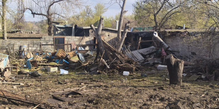 Нічний удар по Запоріжжюь 8 квітня, фото – у Космічному районі понад 400 м² засмічено уламками | Новости Запорожья