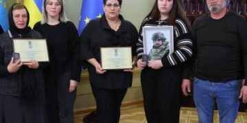 Родинам загиблих поліцейських з Львівщини вручили відзнаки Президента