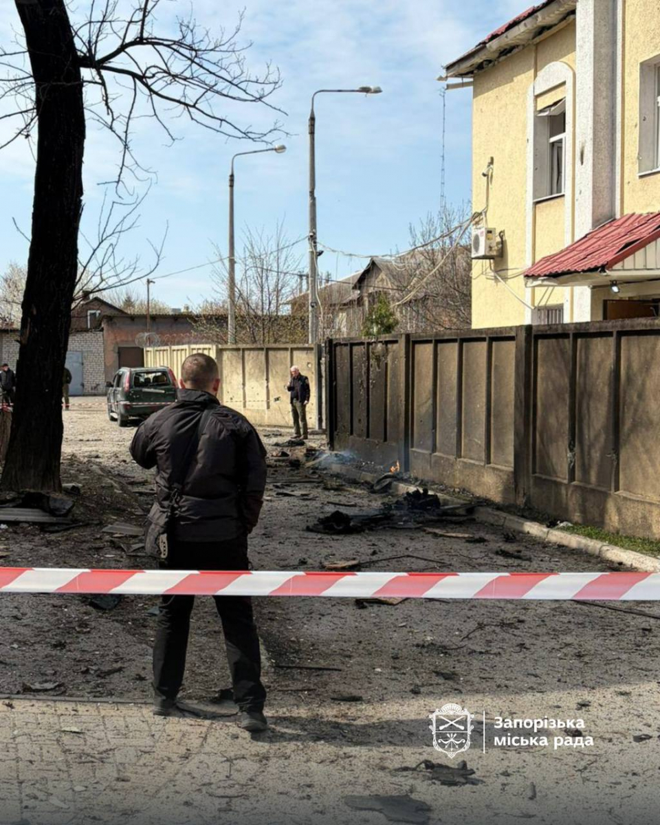 Ударили «шахедом» по соціальному центру: у Запоріжжі поранено дитину — що розповіли свідки (фото, відео)