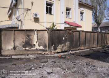 Шахед вдарив по центру Запоріжжя 16 квітня: постраждав дворічний хлопчик, пошкоджено соцццентр | Новости Запорожья