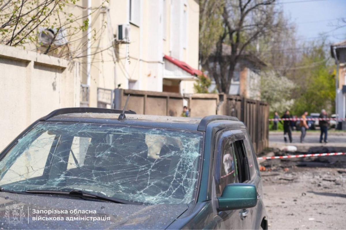 Ударили «шахедом» по соціальному центру: у Запоріжжі поранено дитину — що розповіли свідки (фото, відео)