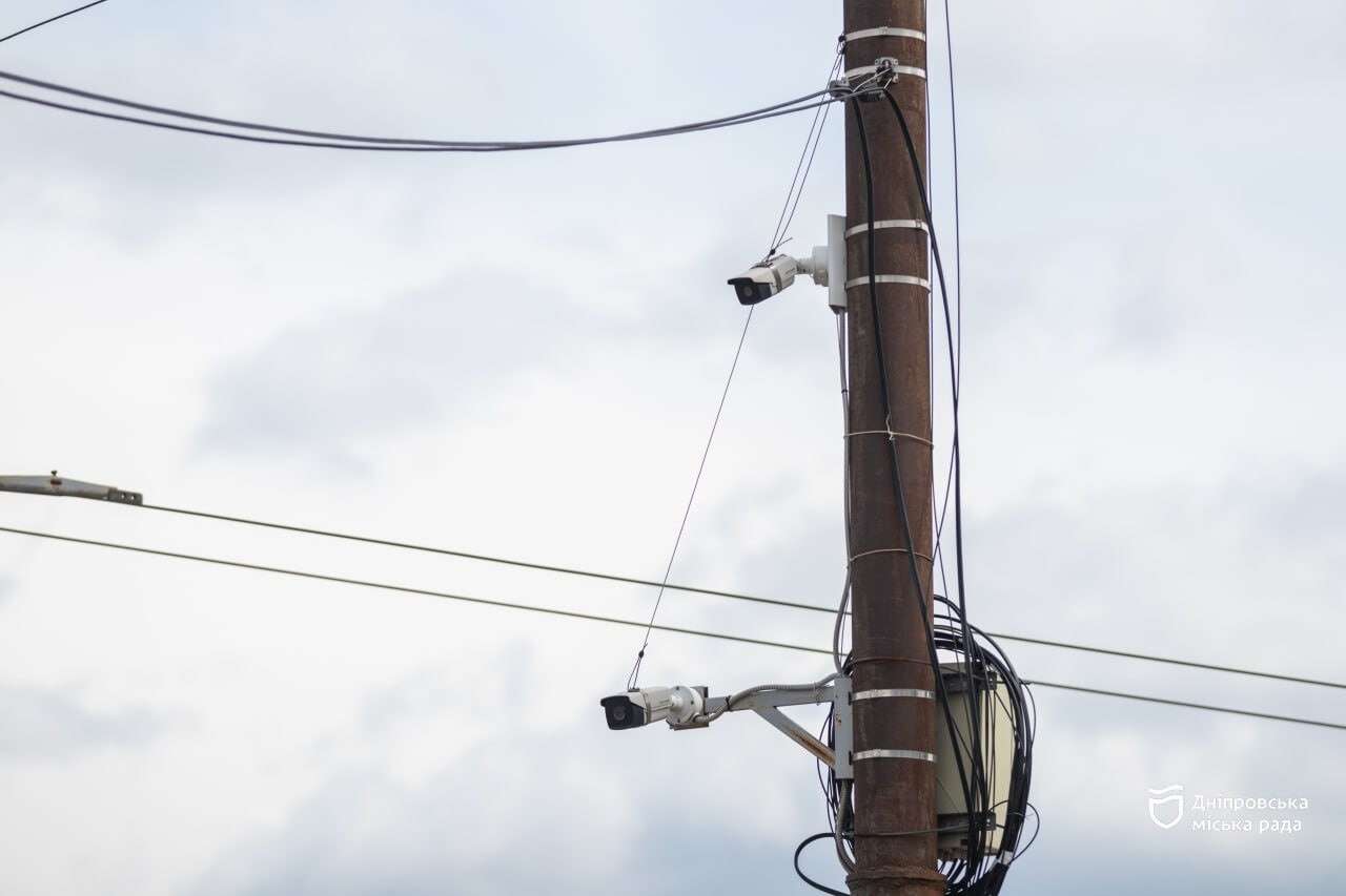 У Дніпрі розширюють мережу відеонагляду та встановлюють нові засоби безпеки на дорогах