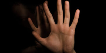 Систематично бив та знущався над співмешканкою: на Прикарпатті чоловіка засудили до двох років ув’язнення