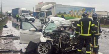 Смертельна ДТП на Львівщині: легковик “влетів” у вантажівку, іномарка розстрощена вщент