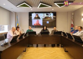 У Черкасах обговорили впровадження системи профорієнтації для школярів у межах проєкту DECIDE — Новости Черкасс